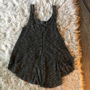 Millau Sleeveles top